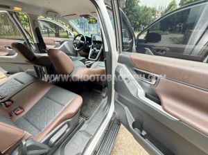 Xe Toyota Innova Cross 2.0V CVT 2025